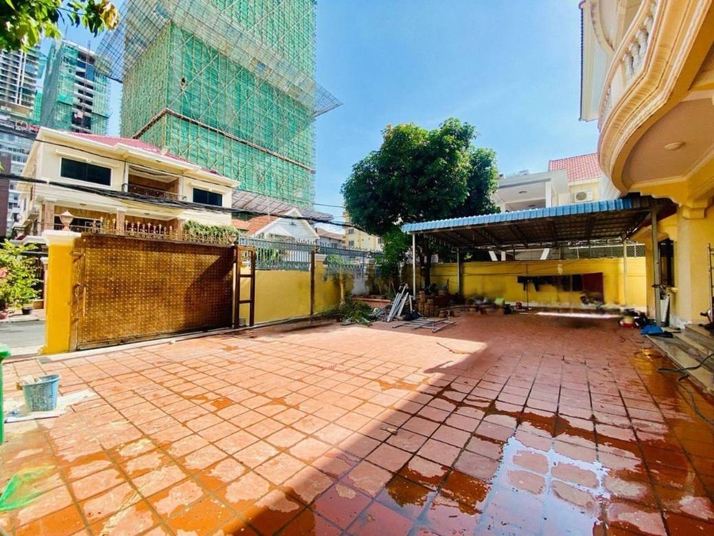 $5,000 Villa