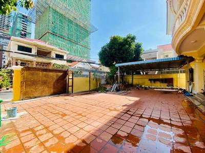 $5,000 Villa