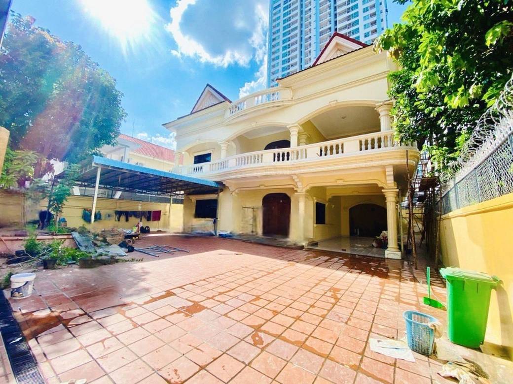 510 sqm Land Size Villa For Rent