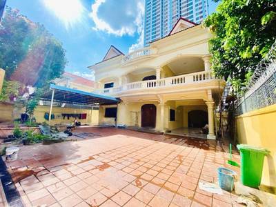 510 sqm Land Size Villa For Rent
