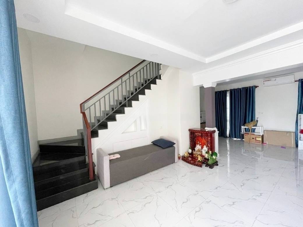 ลิงก์เฮ้าส์ สำหรับขาย 3 ห้องนอน ราคา $120,000