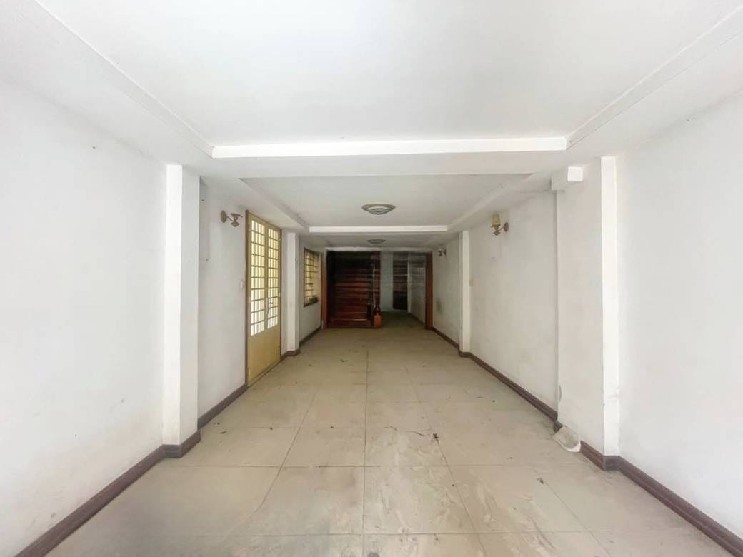 240 sqm Living Size House and lot K pronájmu in Boeng Keng Kang