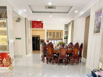 7卧室别墅出售，价格$1,800,000