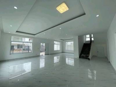 5 Bedrooms Villa For Sale for $650,000