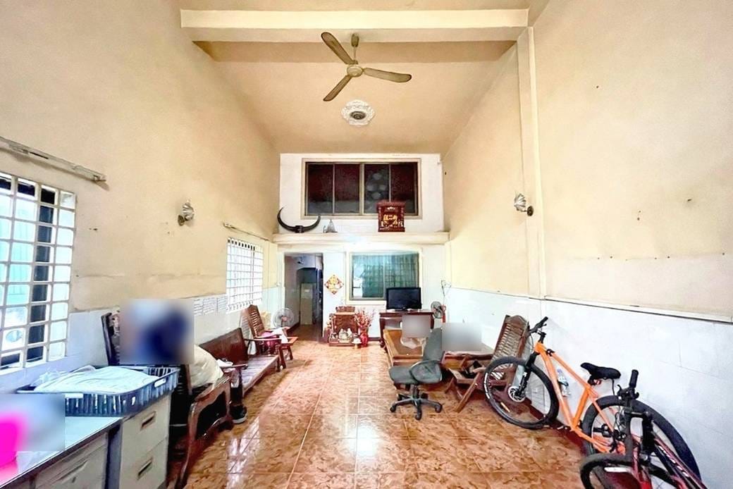 6卧室店屋出售，价格$380,000