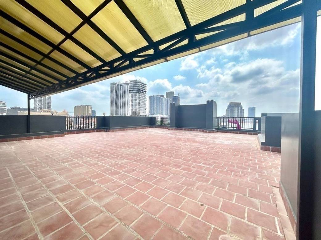120 sqm Living Size Penthouse K pronájmu in Chamkarmon