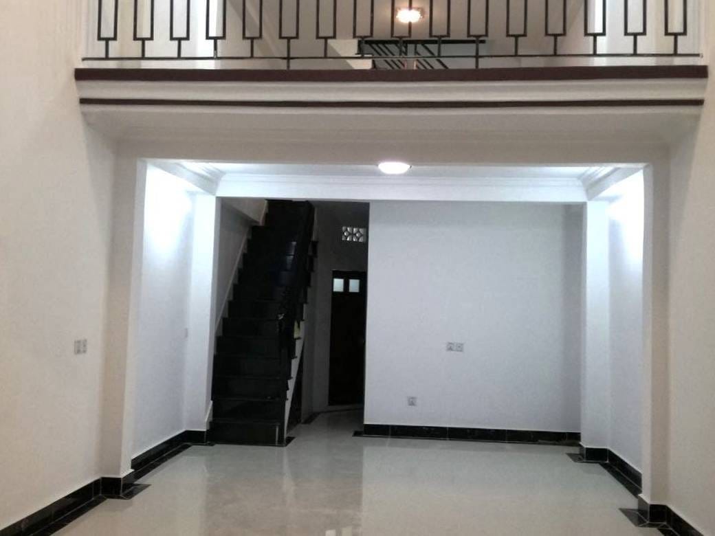 Daun Penh店屋出售，价格$350,000