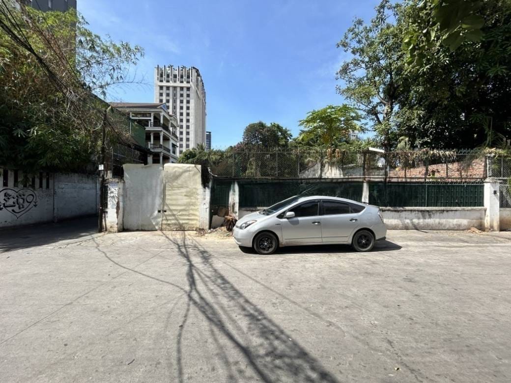 Lot For Rent in Chamkarmon $3,500