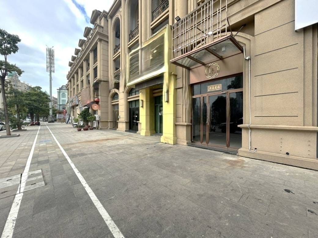 $2,000 Shophouse