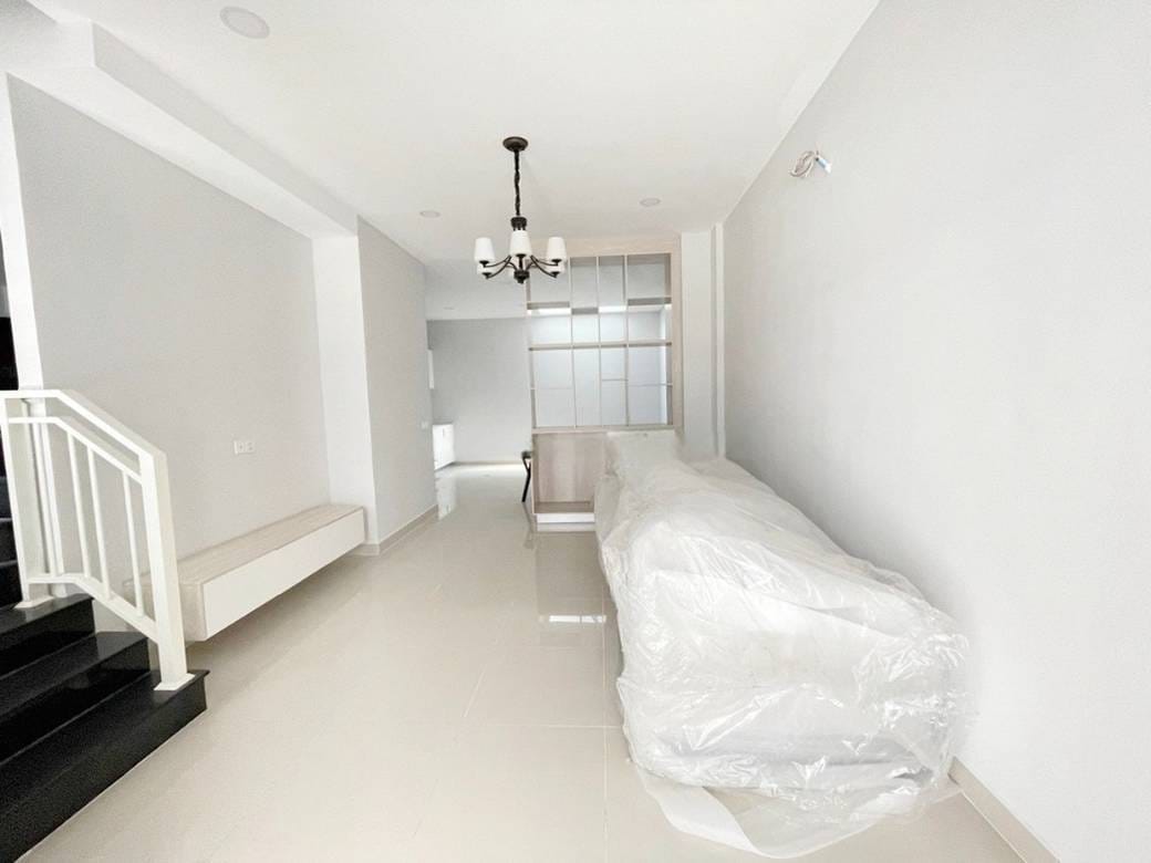 Maison en rangée À louer à Dangkao $400