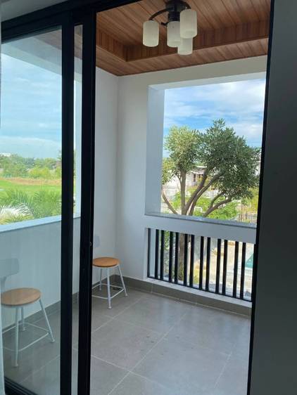 $450,000 Vila