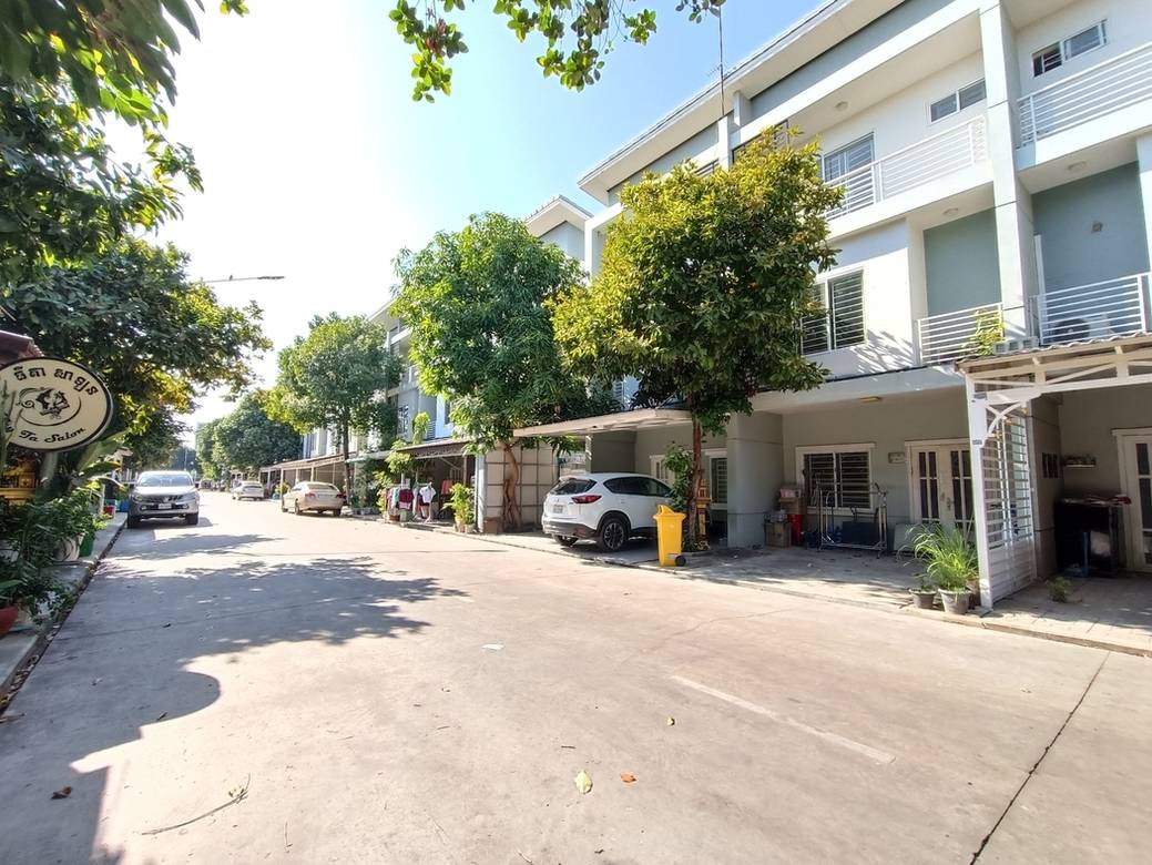 Nirouth联排住宅出租，位于Nirouth