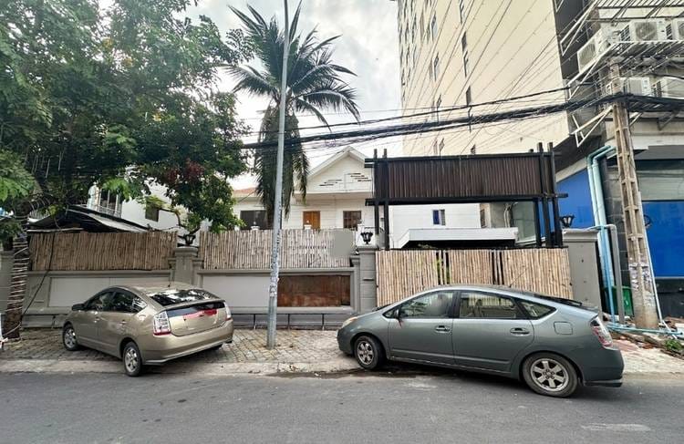 Shophouse For Rent in Chakto Mukh, Daun Penh, Phnom Penh