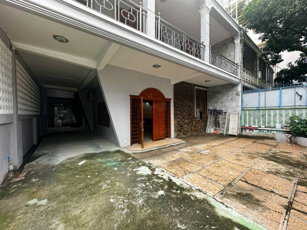 $2,500 Villa