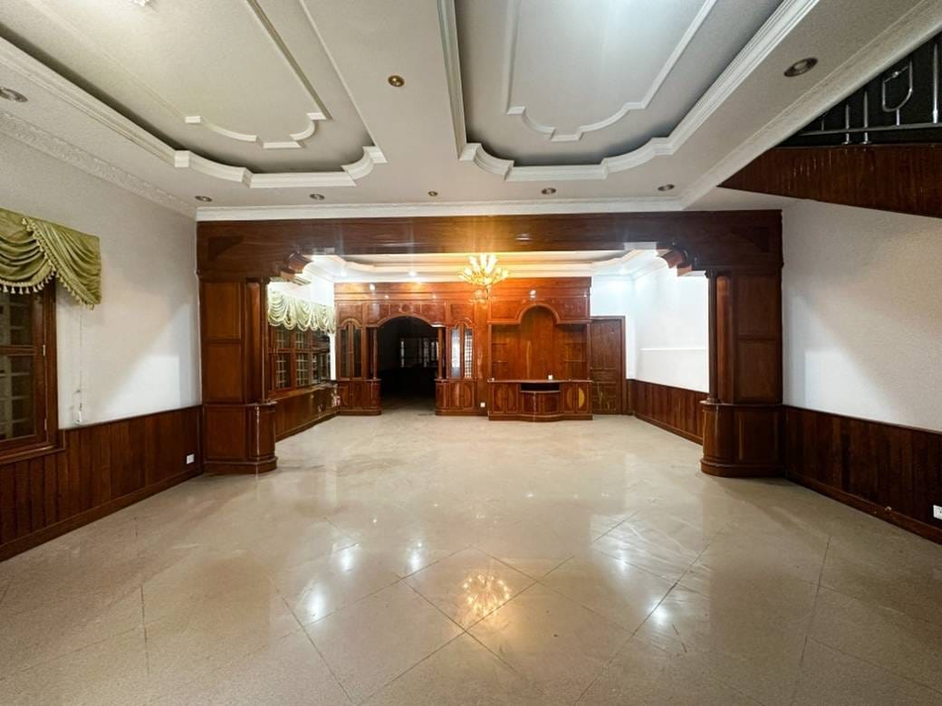 Villa For Rent in Daun Penh $2,500