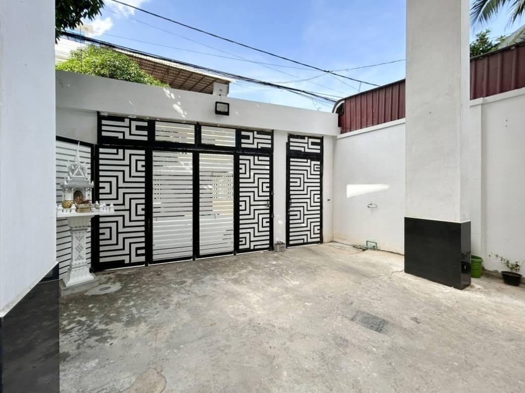 Здание Для Аренды in Meanchey $3,000