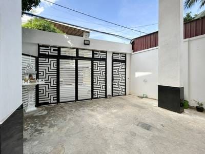 Здание Для Аренды in Meanchey $3,000