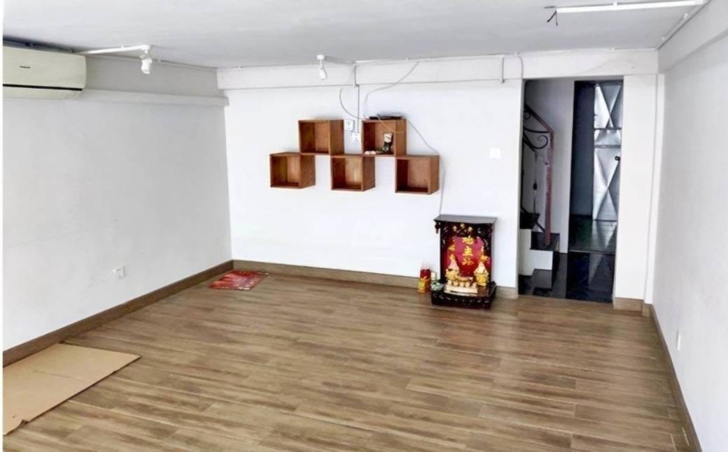 105平方米土地面积的CommercialShophouse出租，价格$1,400