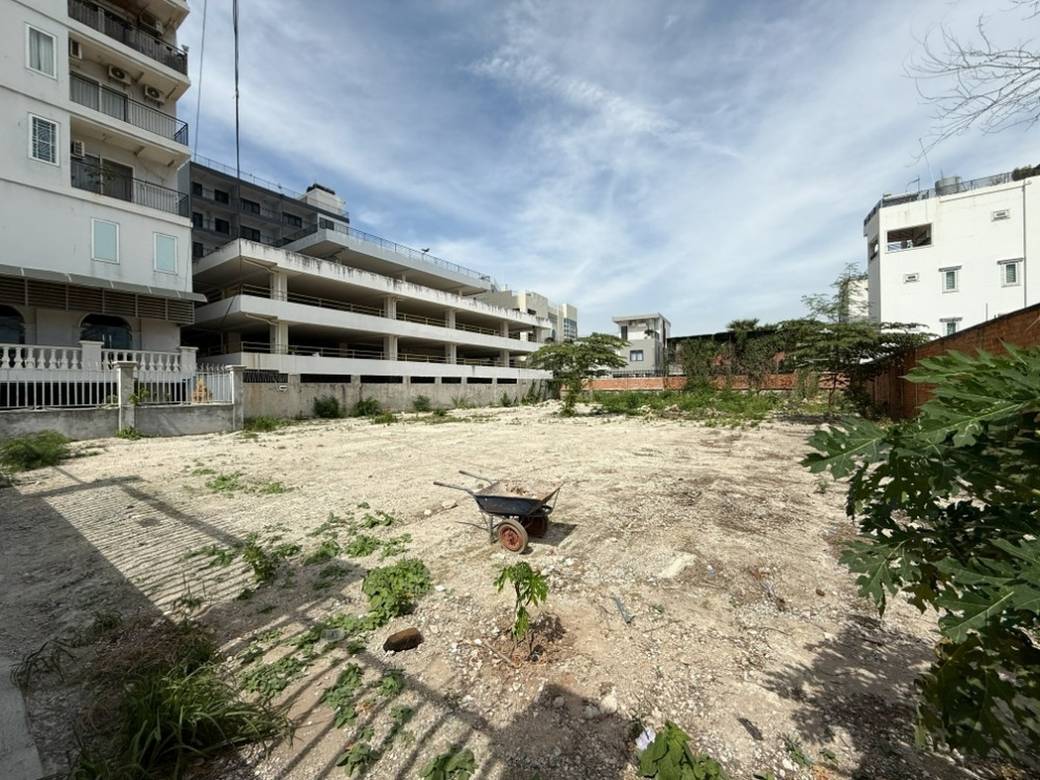 954 sqm Land Size Lot For Sale for POA