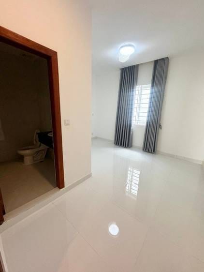 4 Bedrooms Flat House Na prodej
