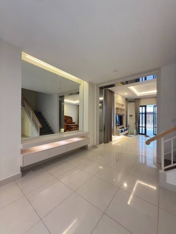 Villa À louer de 239 m² de terrain