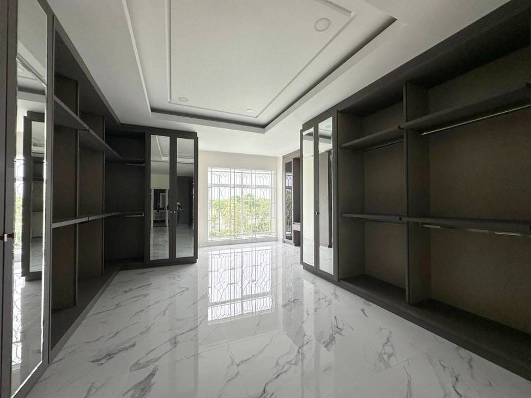 Preaek Lieb店屋出售，位于Preaek Lieb