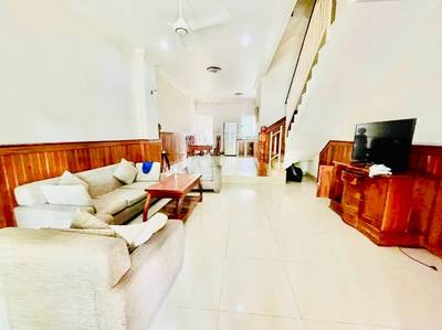 240 sqm Living Size Řadový dům K pronájmu in Chamkarmon