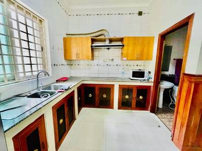 Řadový dům K pronájmu in Tonle Bassac, Chamkarmon, Phnom Penh