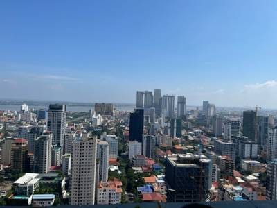 De Castle Royal Condominium | $650 Condo