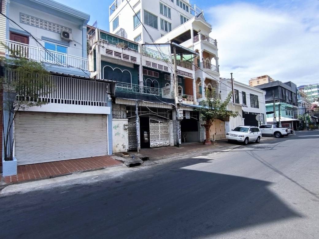 ตึกแถว สำหรับเช่า ใน Boeng Keng Kang $950