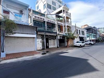 ตึกแถว สำหรับเช่า ใน Boeng Keng Kang $950