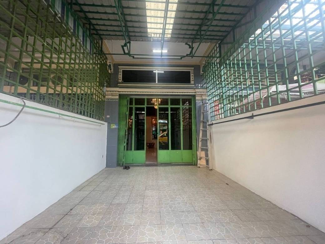 $650 Flat House