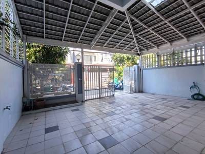 $1,300 Villa