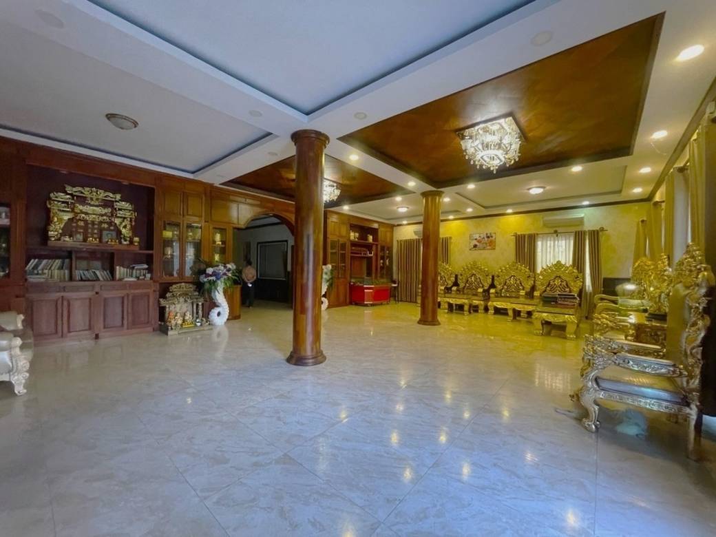 $2,000,000 Vila