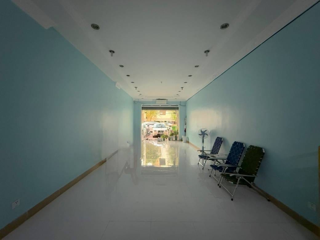 Daun Penh店屋出售，价格$780,000