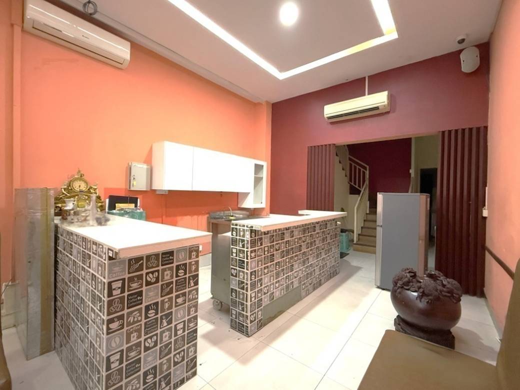 $2,000 Shophouse
