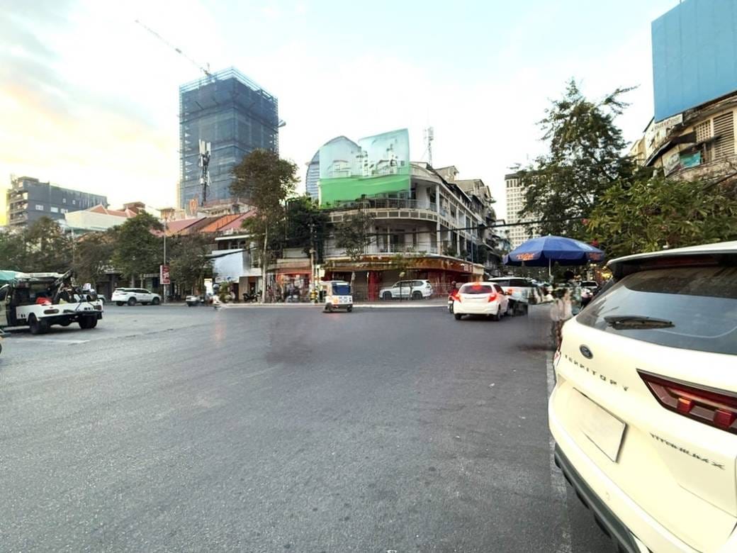Daun Penh店屋For Sale & Rent，价格$2,000,000