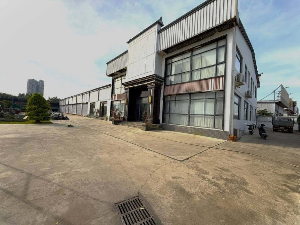 Entrepôt À louer de 3,500 m² habitables à Sen Sok