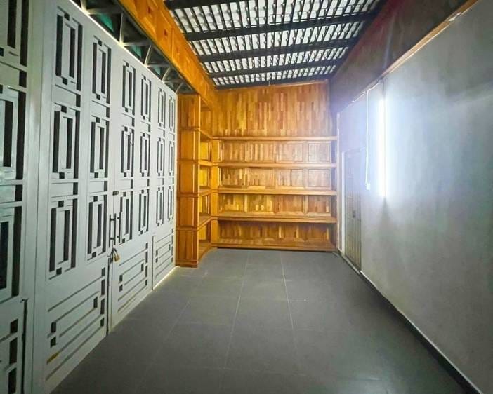 $350 CommercialShophouse