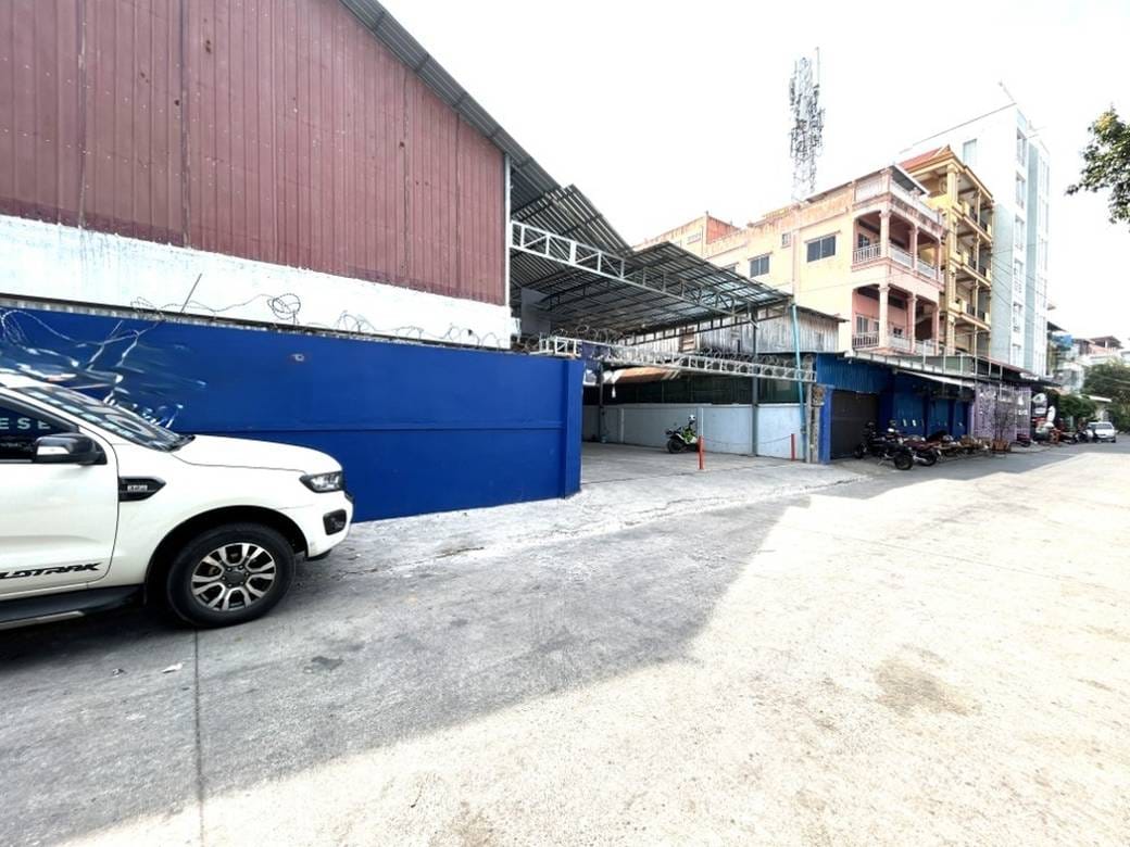 Warehouse For Rent in Phsar Daeum Thkov, Chamkarmon, Phnom Penh