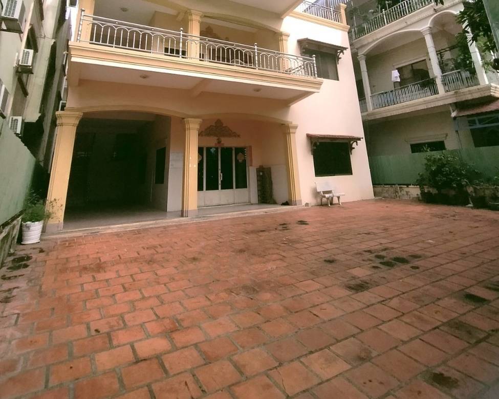 Vila K pronájmu in Chamkarmon $1,500