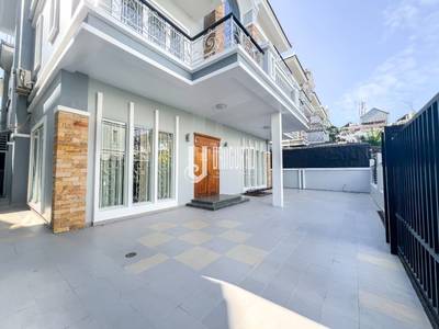 $425,000 Villa