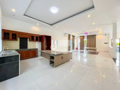 Villa For Sale in Russey Keo $425,000