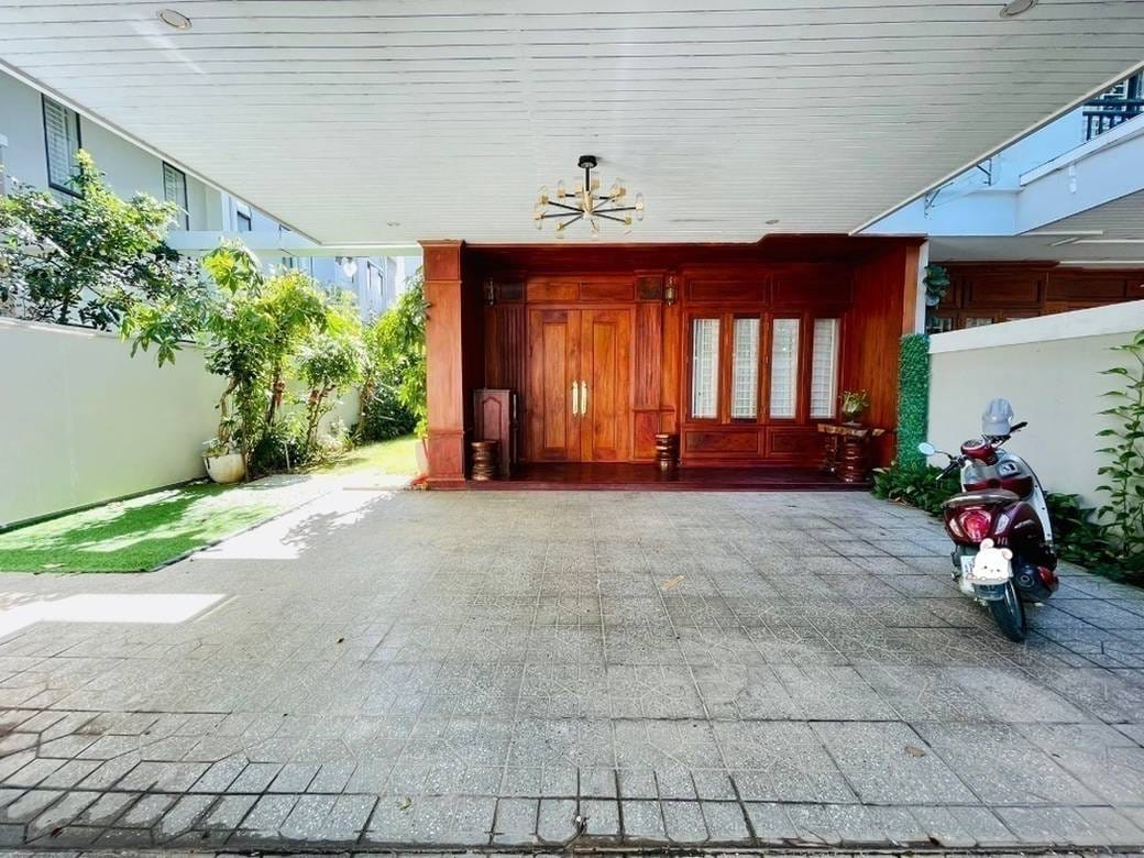 $2,450 Twin Villa