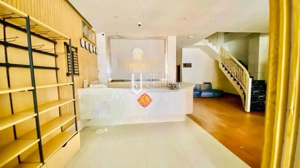 Hôtel For Sale & Rent de 178.5 m² de terrain