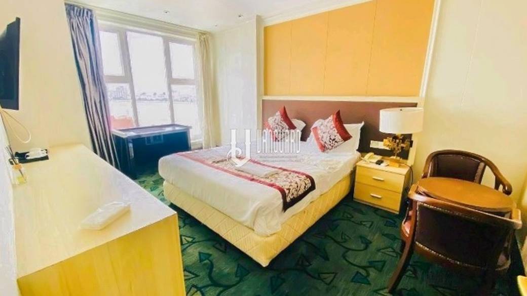 Hôtel Meublé For Sale & Rent
