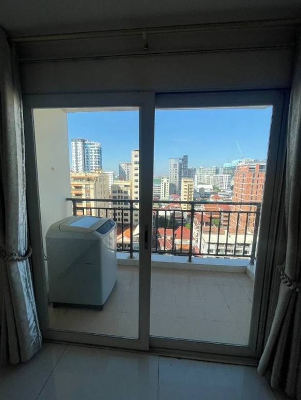 Apartment For Rent with 1 Parking Space