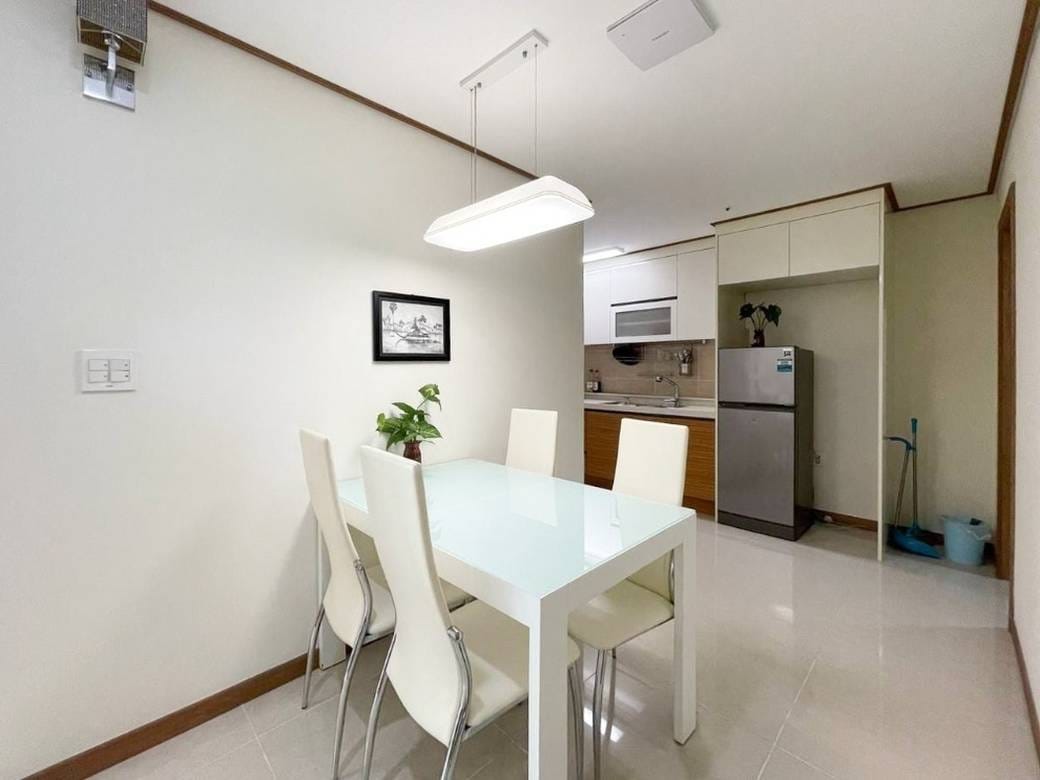 De Castle Royal Condominium | 已装修公寓For Sale & Rent