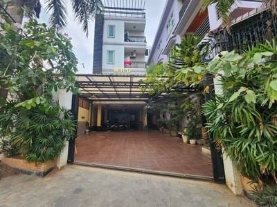 $650,000 Vila