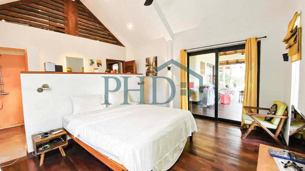 1,400 sqm Land Size Villa For Rent